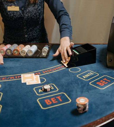 Mini Baccarat vs. Standard Baccarat