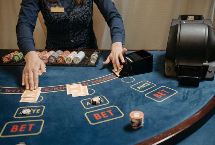 Mini Baccarat vs. Standard Baccarat