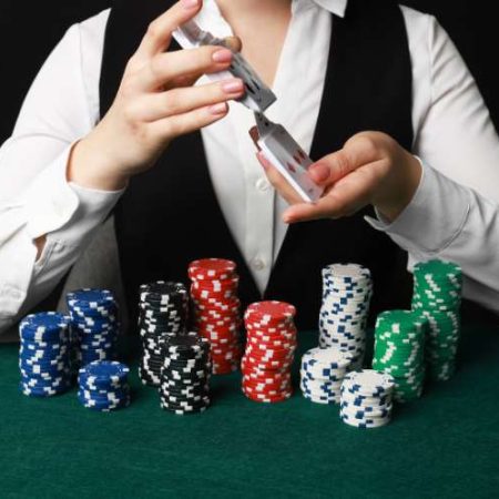 Tips for Playing Baccarat at Online Casinos