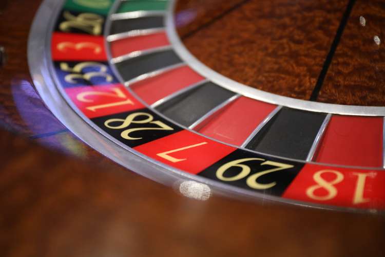 how to spot biased roulette wheels