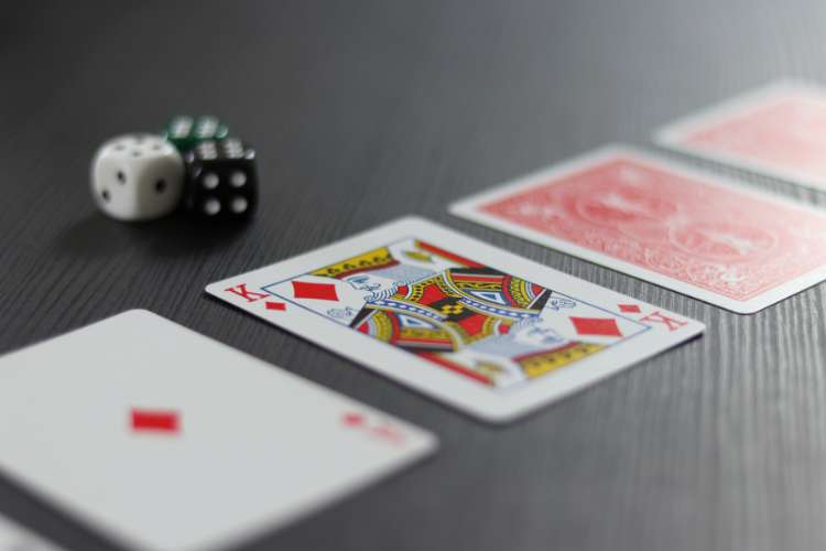 differences between online and land based video poker