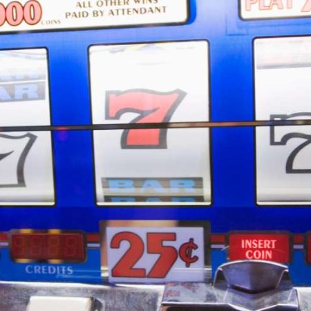 How Casino Loyalty Programs Benefit Slot Players