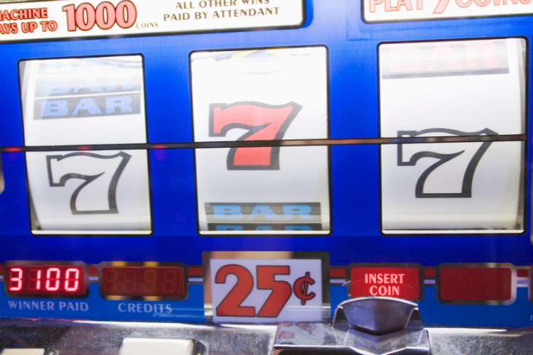 how casino loyalty programs benefit slot players