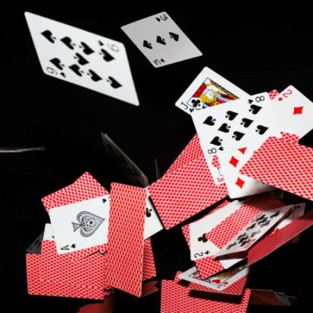 Pros and Cons of the Martingale Strategy in Baccarat