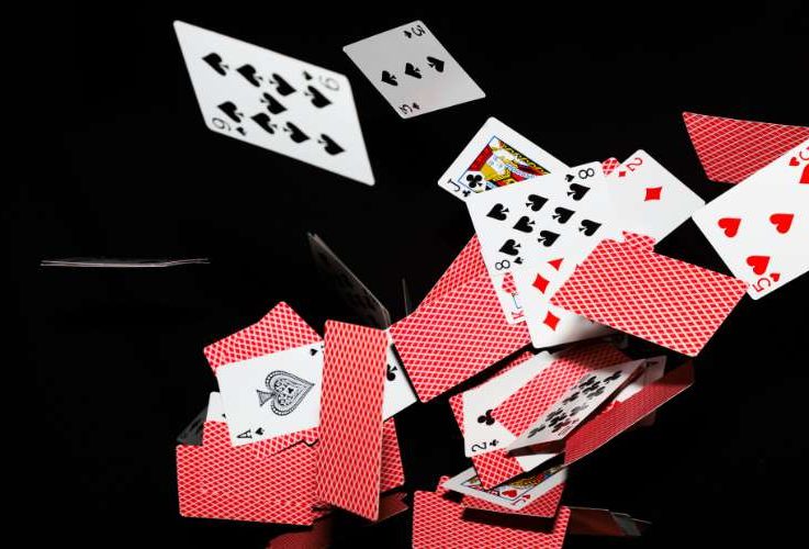 Pros and Cons of the Martingale Strategy in Baccarat